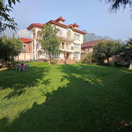 The Clover Inn Srinagar  Bagian luar foto