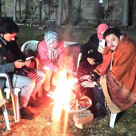 The Clover Inn Srinagar  Bagian luar foto