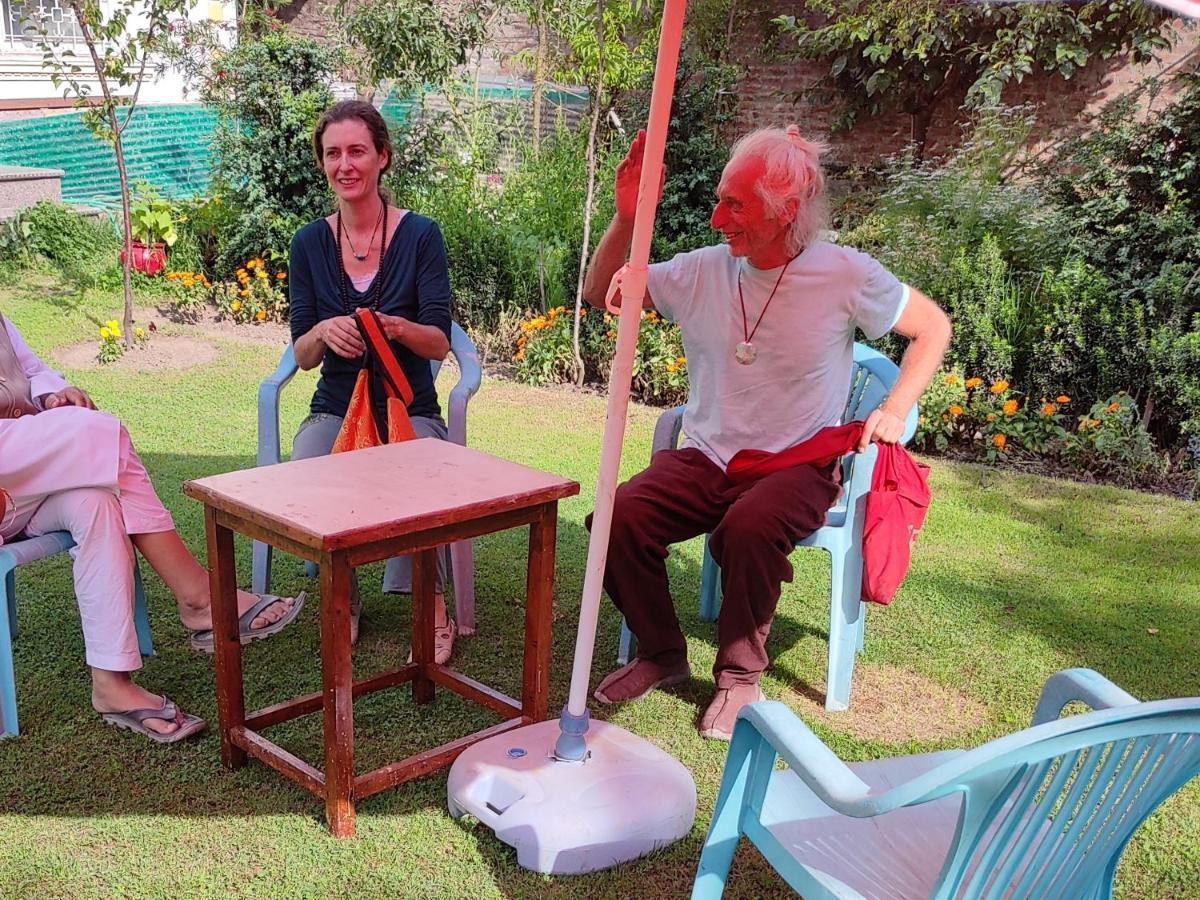 The Clover Inn Srinagar  Bagian luar foto