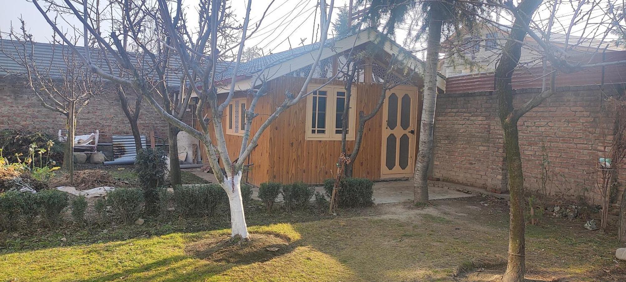 The Clover Inn Srinagar  Bagian luar foto