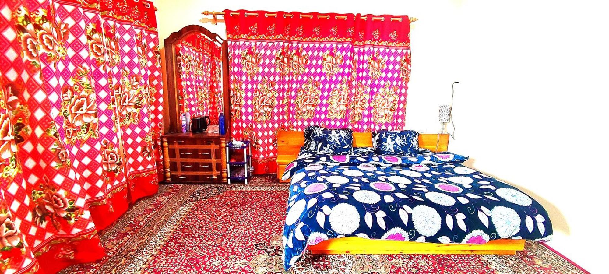 The Clover Inn Srinagar  Bagian luar foto