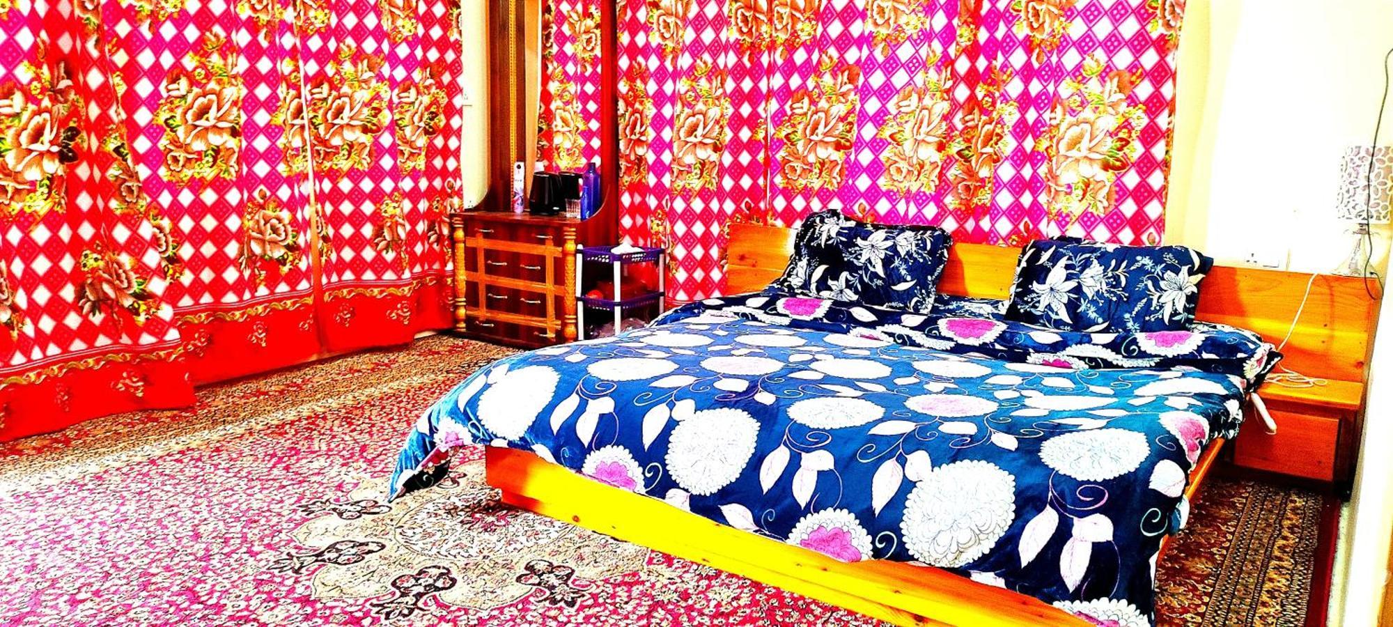 The Clover Inn Srinagar  Bagian luar foto