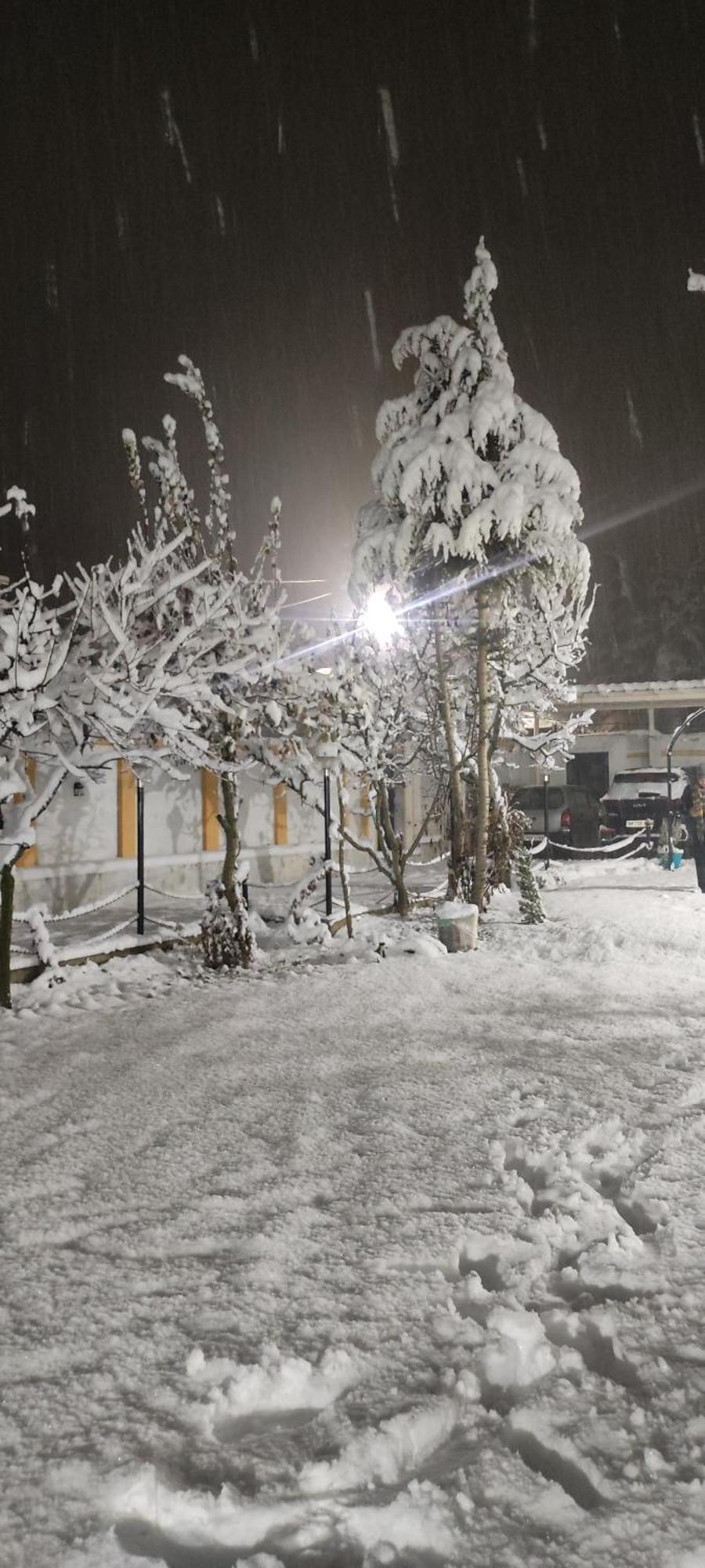 The Clover Inn Srinagar  Bagian luar foto