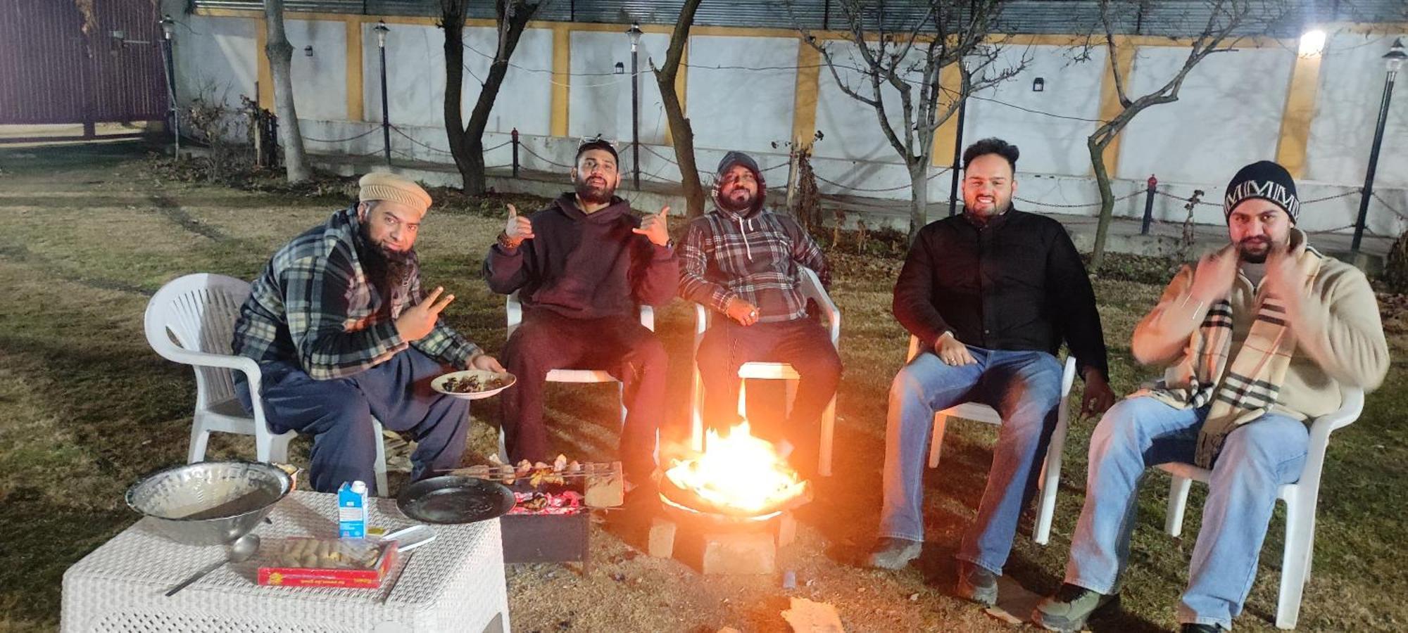 The Clover Inn Srinagar  Bagian luar foto