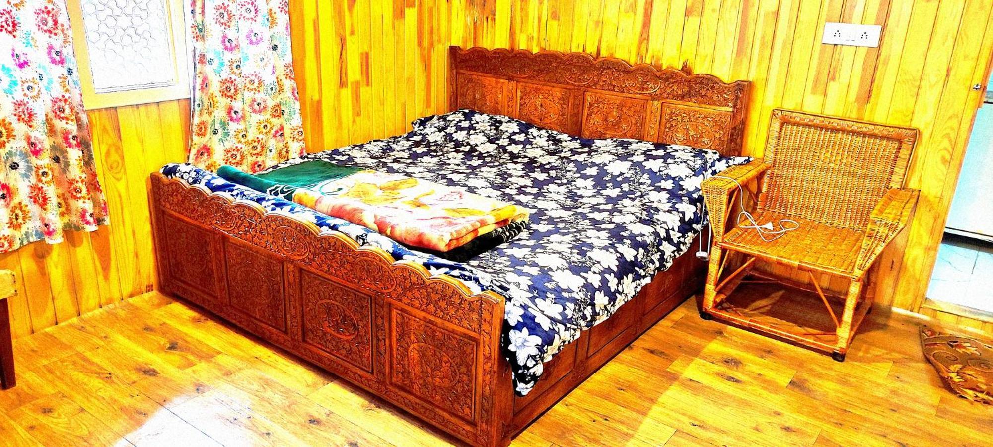 The Clover Inn Srinagar  Bagian luar foto